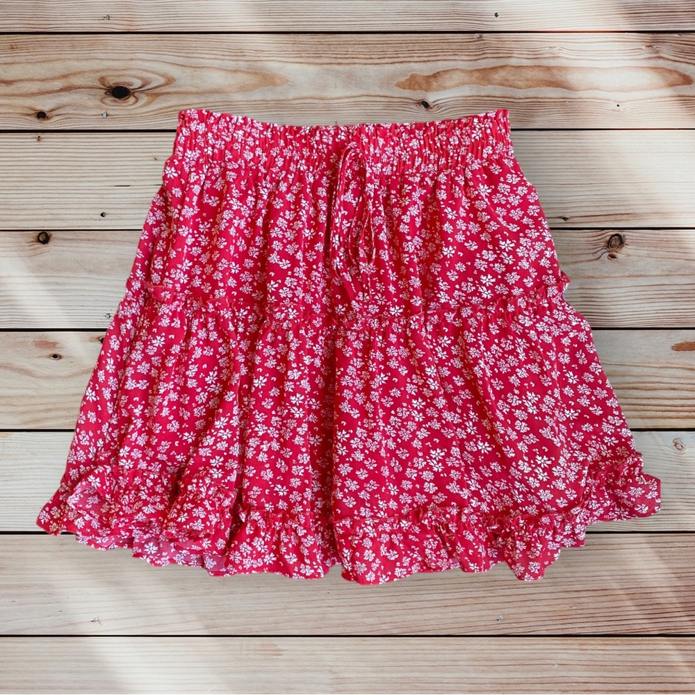 SHOW PO Hearts Exposed Elastic Waist Tiered Mini Skirt in Red/White Floral